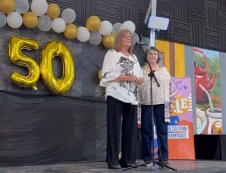 A sus 50 a&ntilde;os, Mayr&iacute;n Villanueva encanta a sus fans luciendo su abdomen