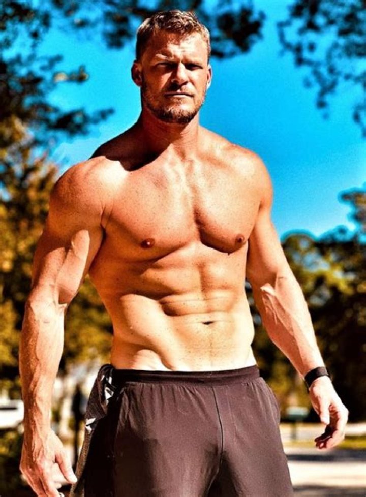 Alan Ritchson Height, Weight, Body Measurements.