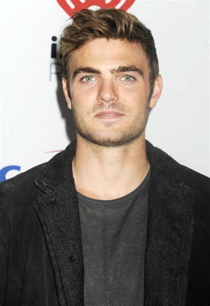 Alex Roe Picture 3 Z100's iHeartRadio Jingle Ball 2015 Red Carpet