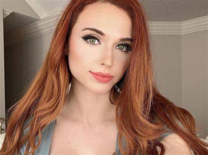 Amouranth ‘destroys’ accountant over petrol station criticism Twitch