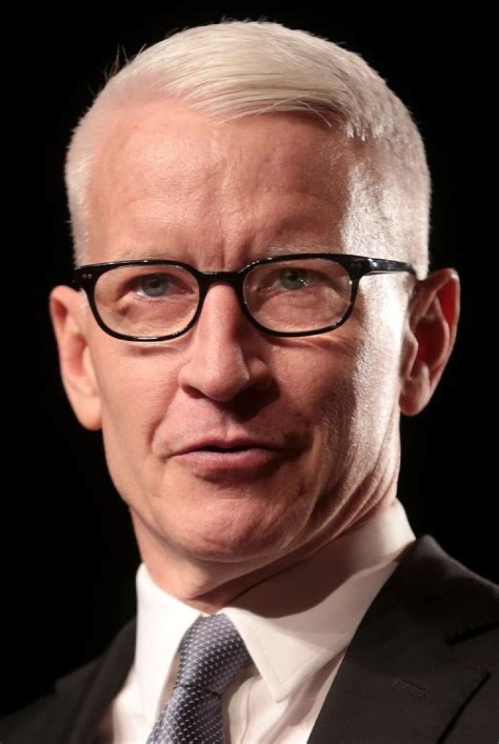 Anderson Cooper surprises America's tallest man with new shoes AND a