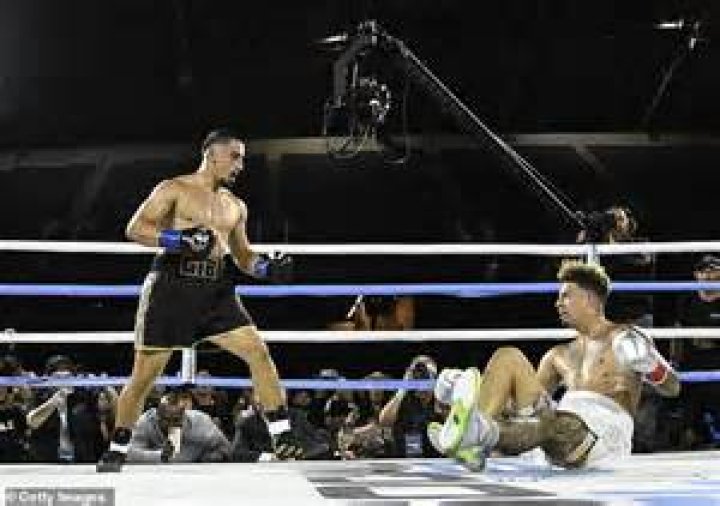 AnEsonGib defeats Austin McBroom in Kingpyn Boxing tournament