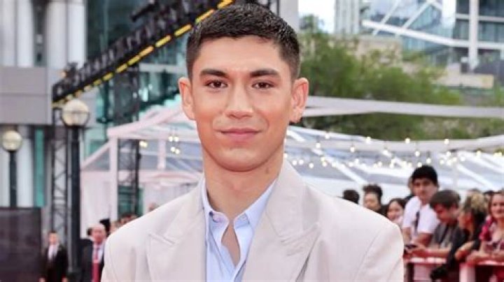 Archie Renaux Wiki, Height, Age, Girlfriend, Children, Family