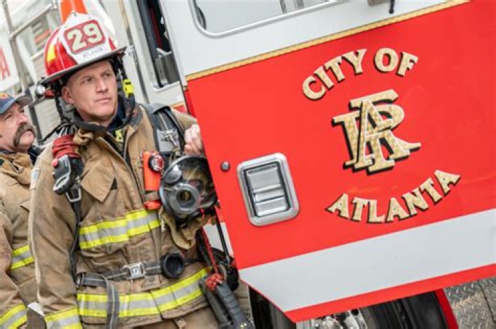 Atlanta firefighter who tried to save an elderly from fire faces