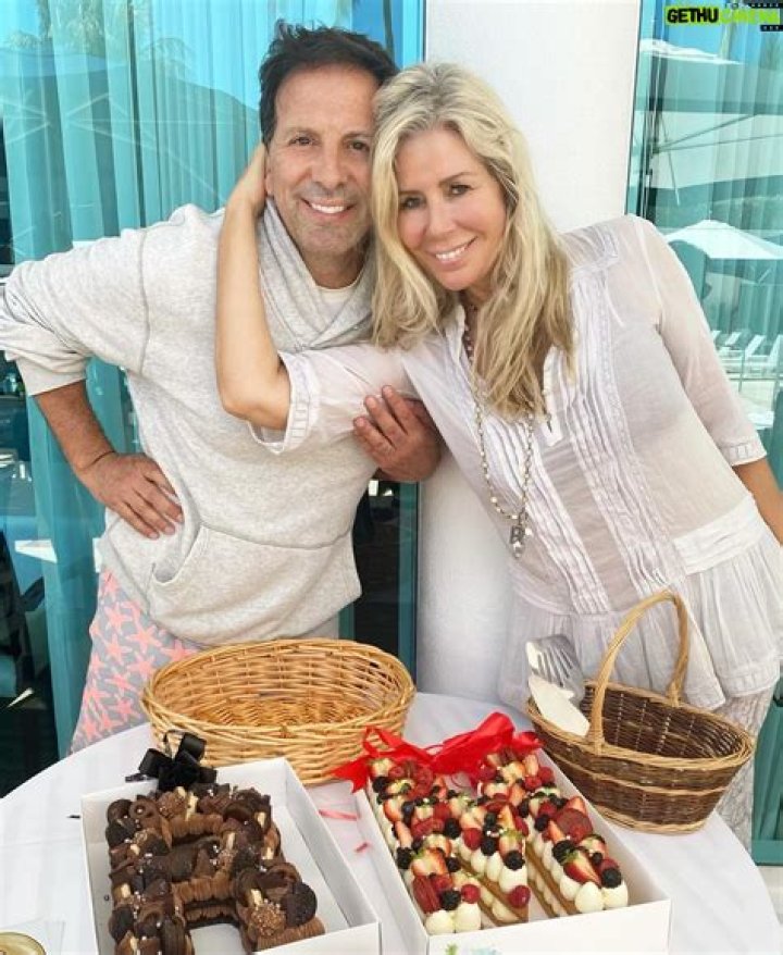 Aviva Drescher wiki, age, dad, net worth, birthday, book, divorce, leg