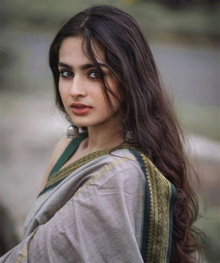 Ayesha Khan Bio, Age, Wiki, Height, Education, Husband, FOX 2, Net