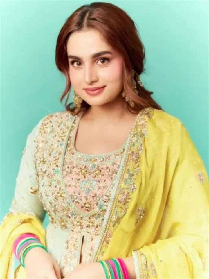 Ayesha Khan Wiki, Biography, Age, Husband, Family, Movies List, Songs