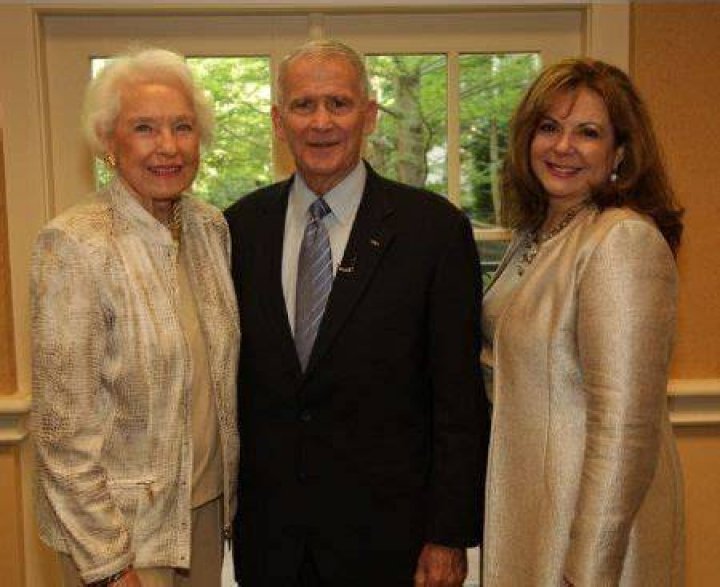 Betsy Stuart Bio, Age, Net Worth, Height, Married, Nationality, Body