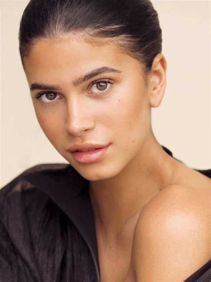 BRAVE MODELS Lucciana Beynon