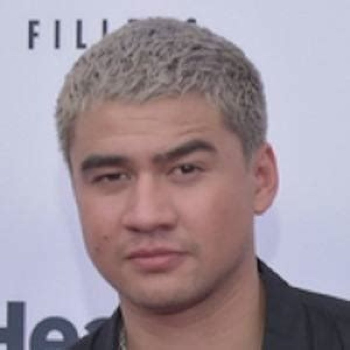 Calum Hood Age, Bio, Birthday, Family, Net Worth National Today