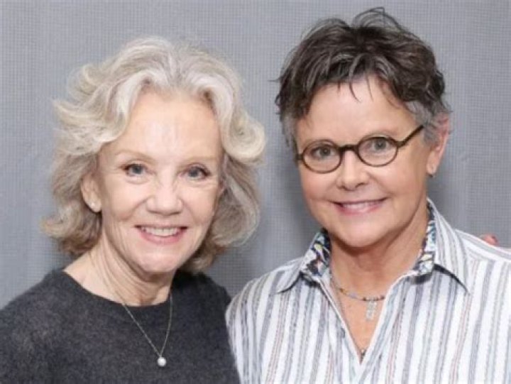 Carrie Schenken Amanda Bearse Wife (Wiki) Bio, Age, Height, Partner