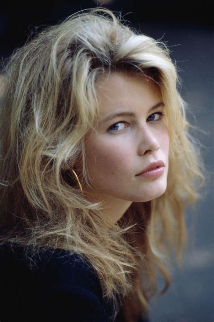 claudia schiffer haare Claudia Schiffer, 90s Hairstyles, Feathered