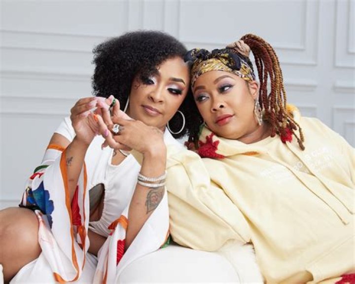 Da Brat && her mother! Pose! Celebrity families, Celebrity moms