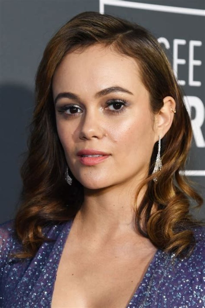 Dina Shihabi Wiki, Age, Height, Boyfriend, Net Worth (Updated on