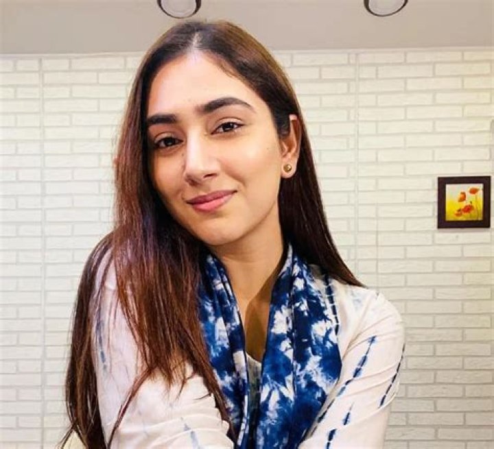 Disha Parmar Biography, Wiki, height, Family, Age, Birthday, Favourites