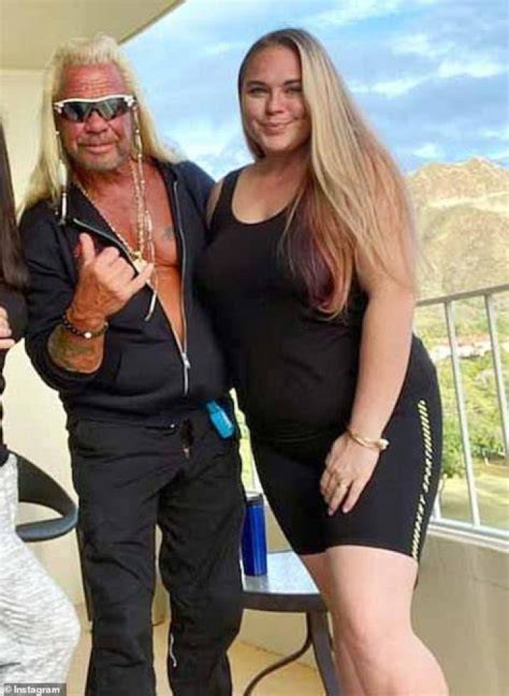 Dog the Bounty Hunter&rsquo;s daughter Lyssa shows off abs in crop top after