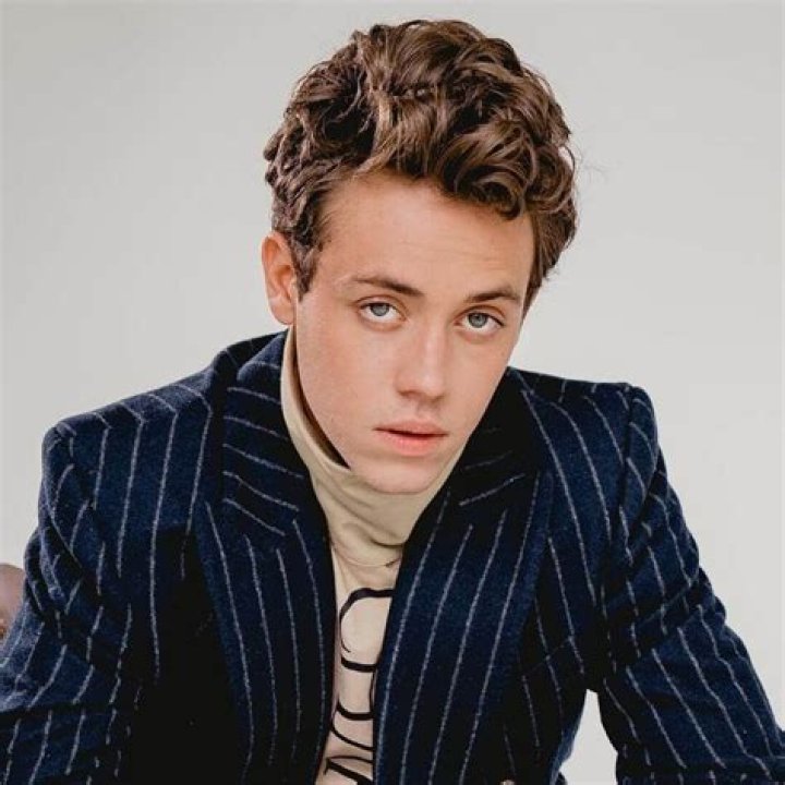 Ethan Cutkosky Age, Height, Wiki, Biography, and More GrandPeoples