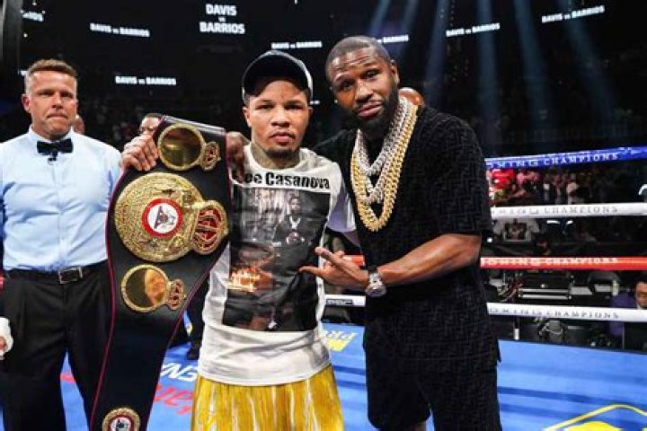 Floyd Mayweather watching Gervonta Davis vs Rolly Romero press