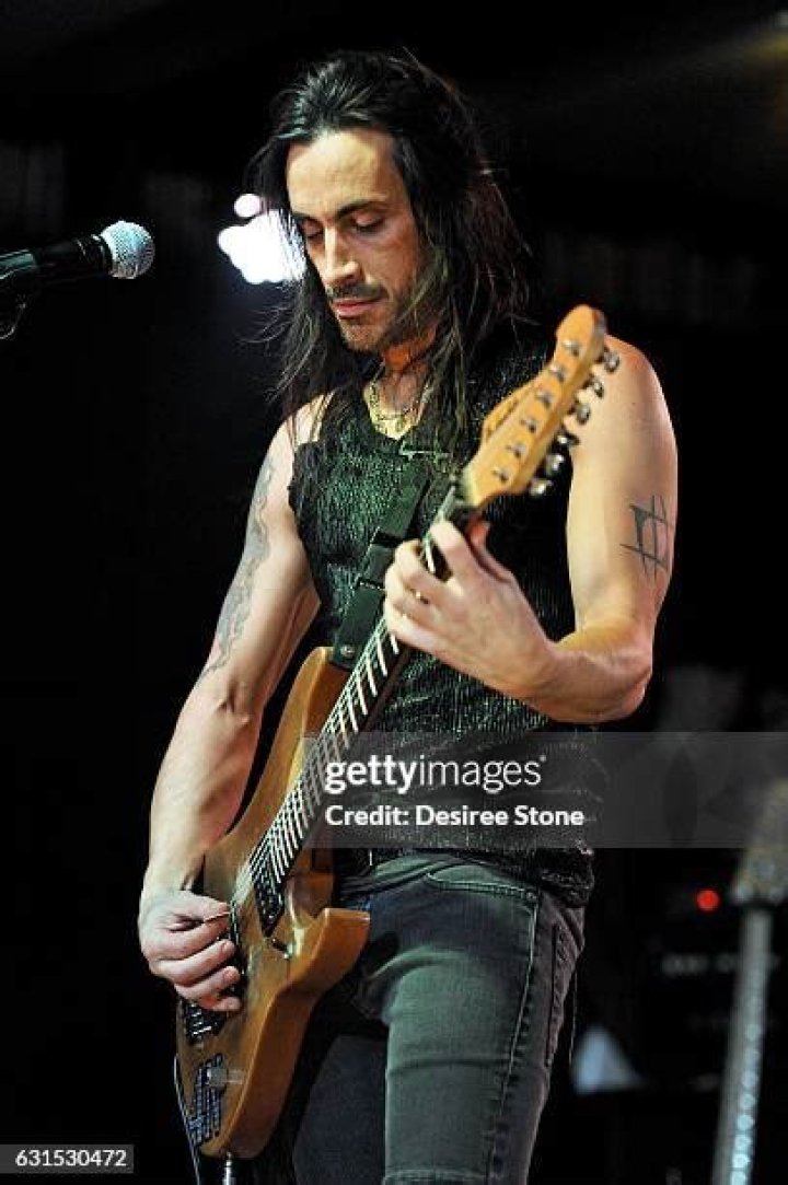 HOLLYWOOD, CA JANUARY 11 Nuno Bettencourt performs at Lucky Strike
