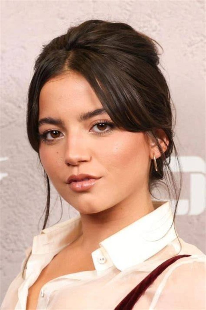 Isabela Merced &ldquo;Father Of The Bride&rdquo; Premiere in Miami &bull; CelebMafia
