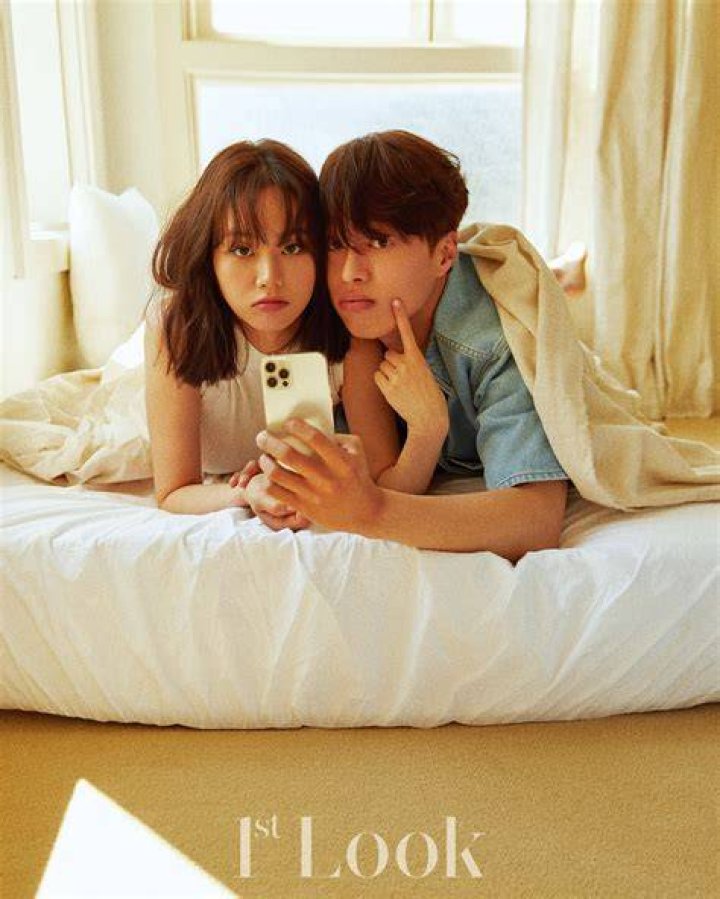 Jang Ki Yong And Hyeri Lean In For HeartRacing Eye