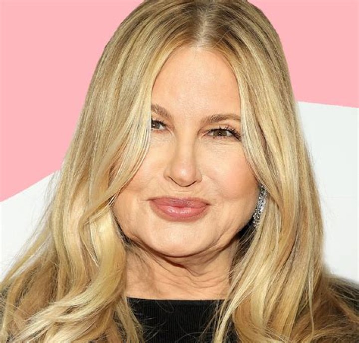 Jennifer Coolidge Net Worth, Biography, Body Measurements, Bra Size