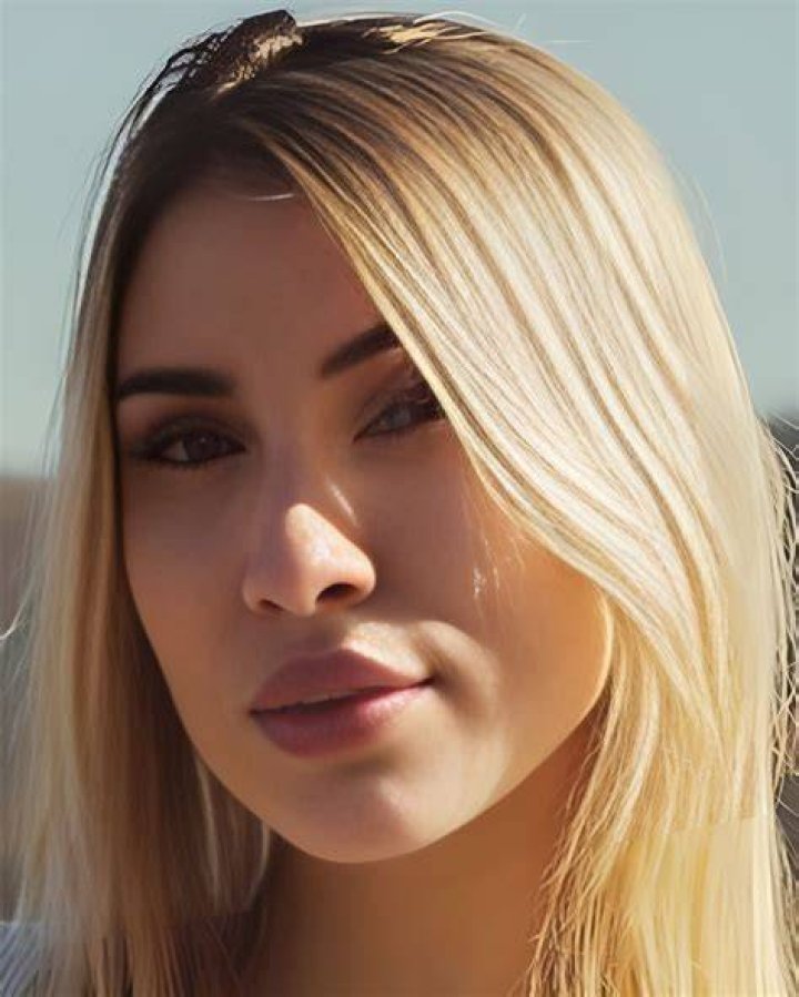 Jenny Lux Biography, Age, Real Name, Nationality, Wiki, Photos, Videos