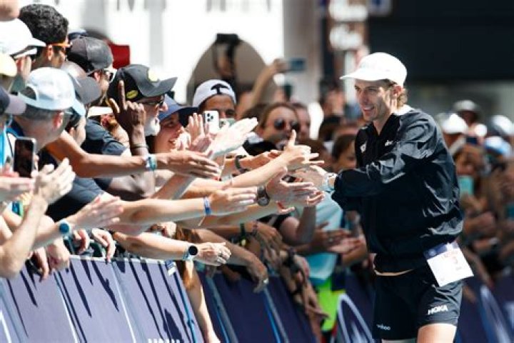 Jim Walmsley vainqueur de l'UTMB 2023 Jogging international