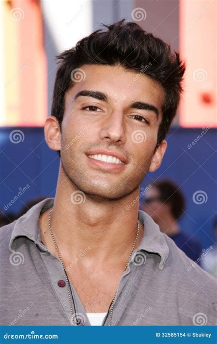 Justin Baldoni editorial stock image. Image of city, world 32585154