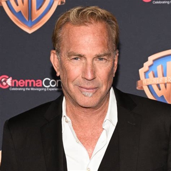 Kevin Costner Tearfully Reveals What He&rsquo;d Say To &lsquo;Bodyguard&rsquo; CoStar