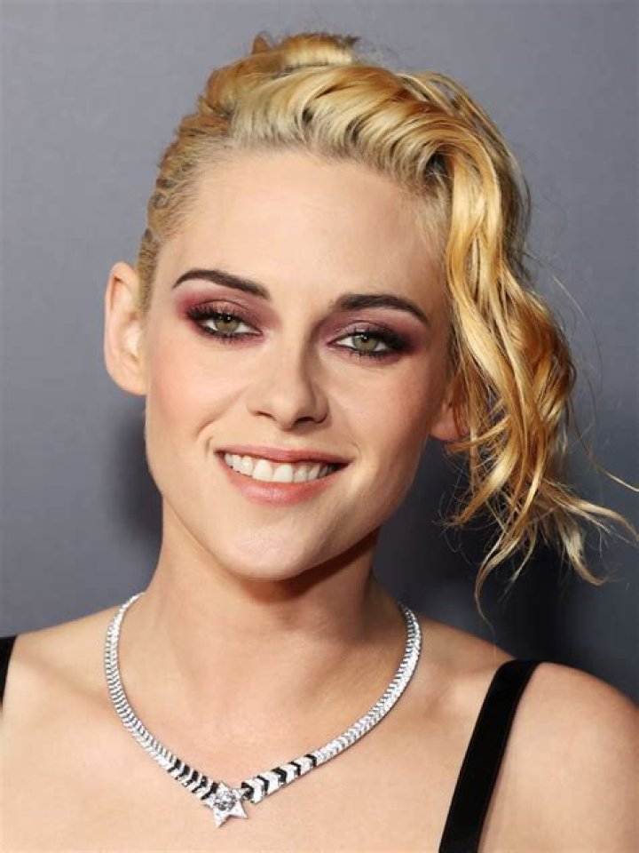 Kristen Stewart 'American Ultra' Premiere in Los Angeles &bull; CelebMafia
