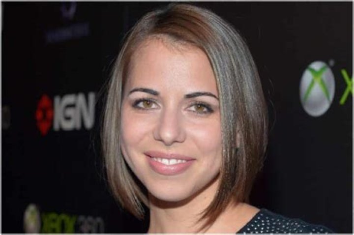 Laura Bailey Bio, Net Worth, Voice Actress, Model, Married, Husband