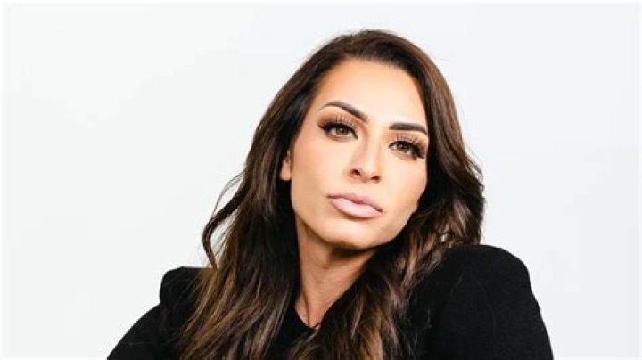 Leila Hormozi Net Worth, Age, Height, Wiki, Husband & Bio