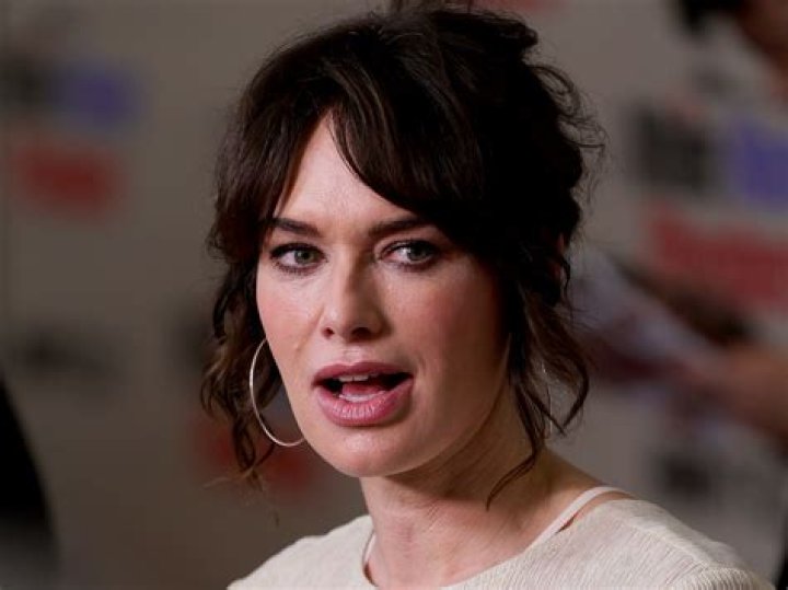Lena Headey appears to have a tattoo on her right hand as she films