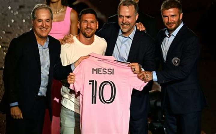 Lionel Messi set to wed stunning Antonella Roccuzzo Daily Star