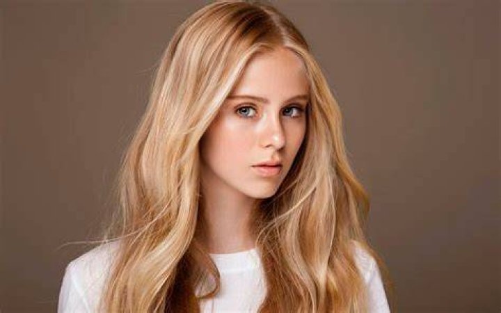 Loreto Peralta's Age, Height, Parents, Wiki, Nationality