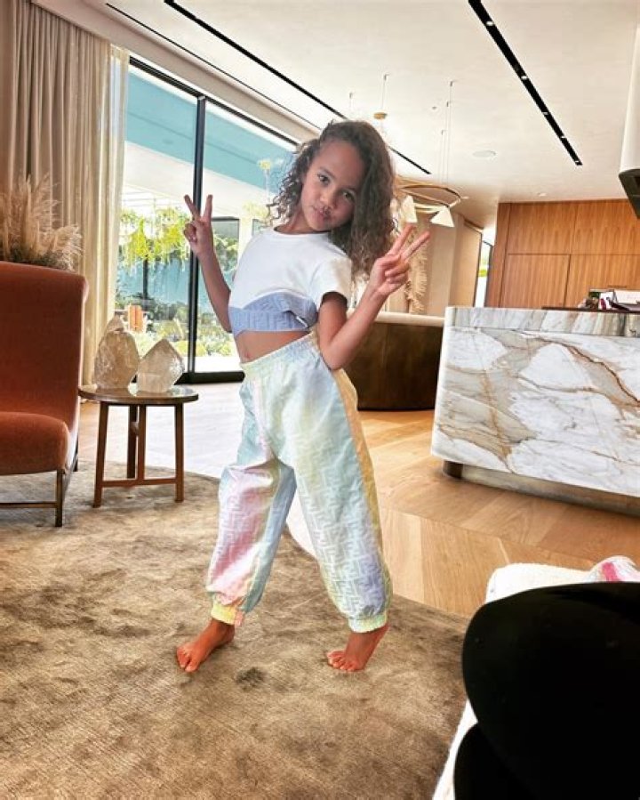 Luna Simone Stephens A Fashion Icon and Role Model for Young Girls