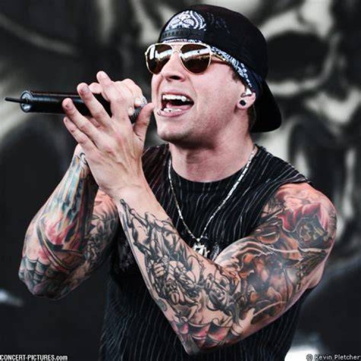M Shadows, lead singer of Avenged Sevenfold.. yum. LadyBoners