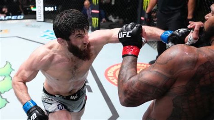 Magomed Ankalaev extends winning streak with a dominant win over Thiago