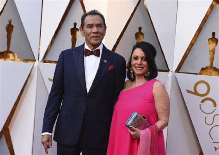 Meet Wes Studi Wife Maura Dhu Studi And Daughter Leah Studi