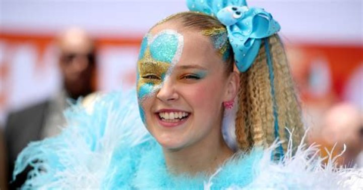 NickALive! JoJo Siwa Ditches Signature Ponytail and Reveals Natural
