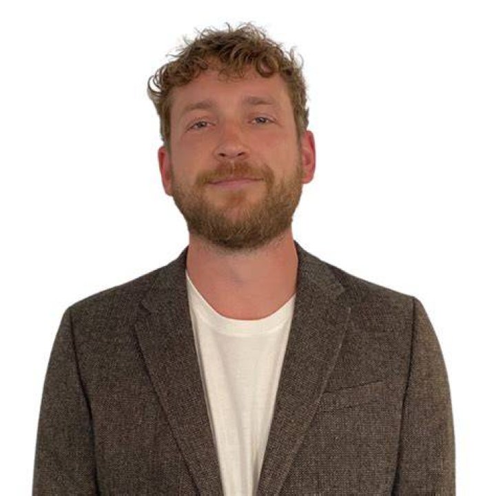 Oli Dugmore Wikipedia How Old Is He? Parents Ethnicity