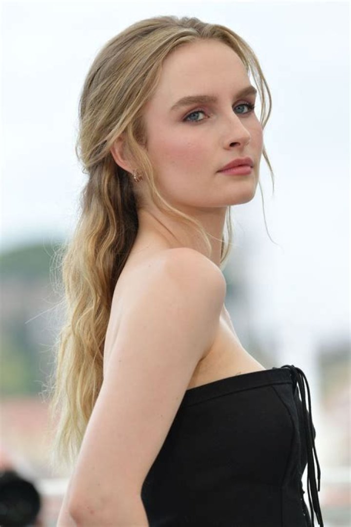 Olivia DeJonge Net Worth, Bio, Height, Family, Age, Weight, Wiki 2024