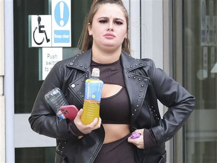 OnlyFans Model Admits She Smuggled ALCOHOL BOTTLES In Her 55Inch