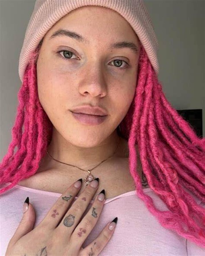 Pepa&rsquo;s Daughter Comes To Her Aid After Fans Criticize &lsquo;Bikini Selfie