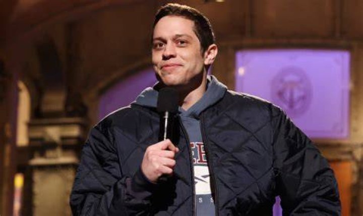 Pete Davidson explains how he approaches women he's interested in