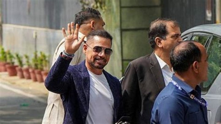 Robert Vadra appears before ED for questioning