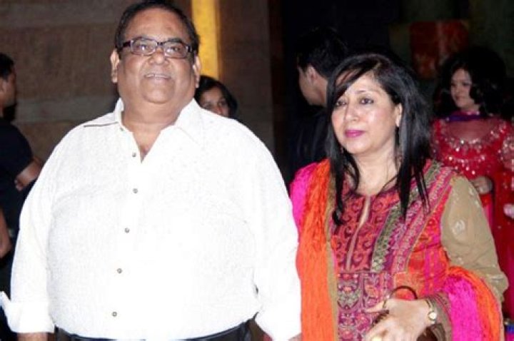 Satish Kaushik with his wife at Karwa Chauth 2014 celebrations in