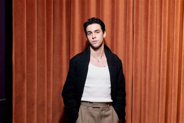 Stephen Sanchez »I feel like music should help you learn from each other«