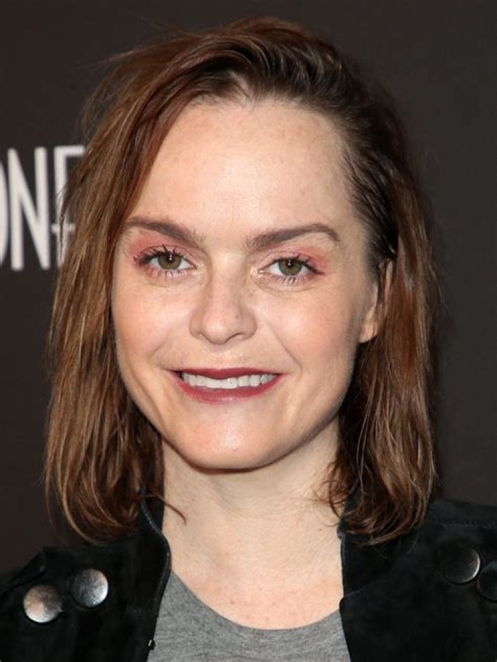 Taryn Manning Taryn Manning and her boyfriend leave a medical center